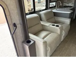 2021 THOR MOTOR COACH MIRAMAR 35 2
