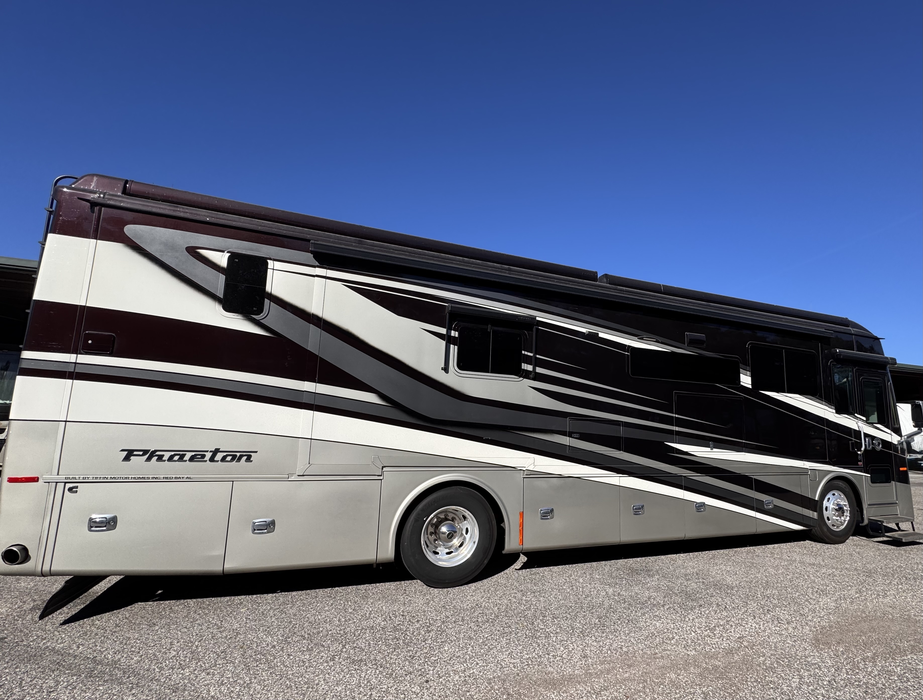 2022 Tiffin Motorhomes PHAETON 37 BH RV