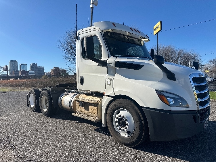 2019 FREIGHTLINER CASCADIA 126 in Birmingham, AL
