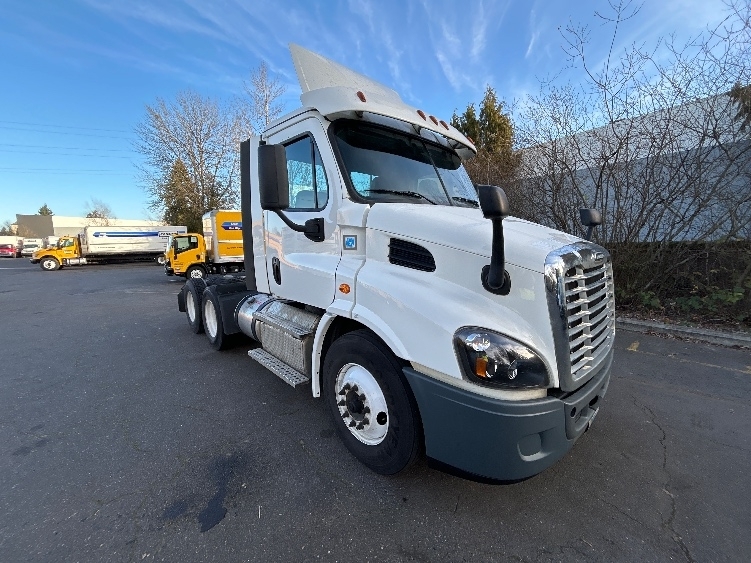 2020 FREIGHTLINER CASCADIA 113 in Clackamas, OR