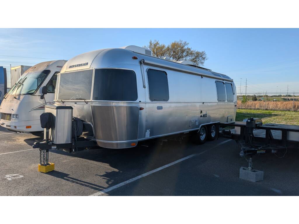 2023 Airstream GLOBETROTTER 27FBQ in coral springs FL