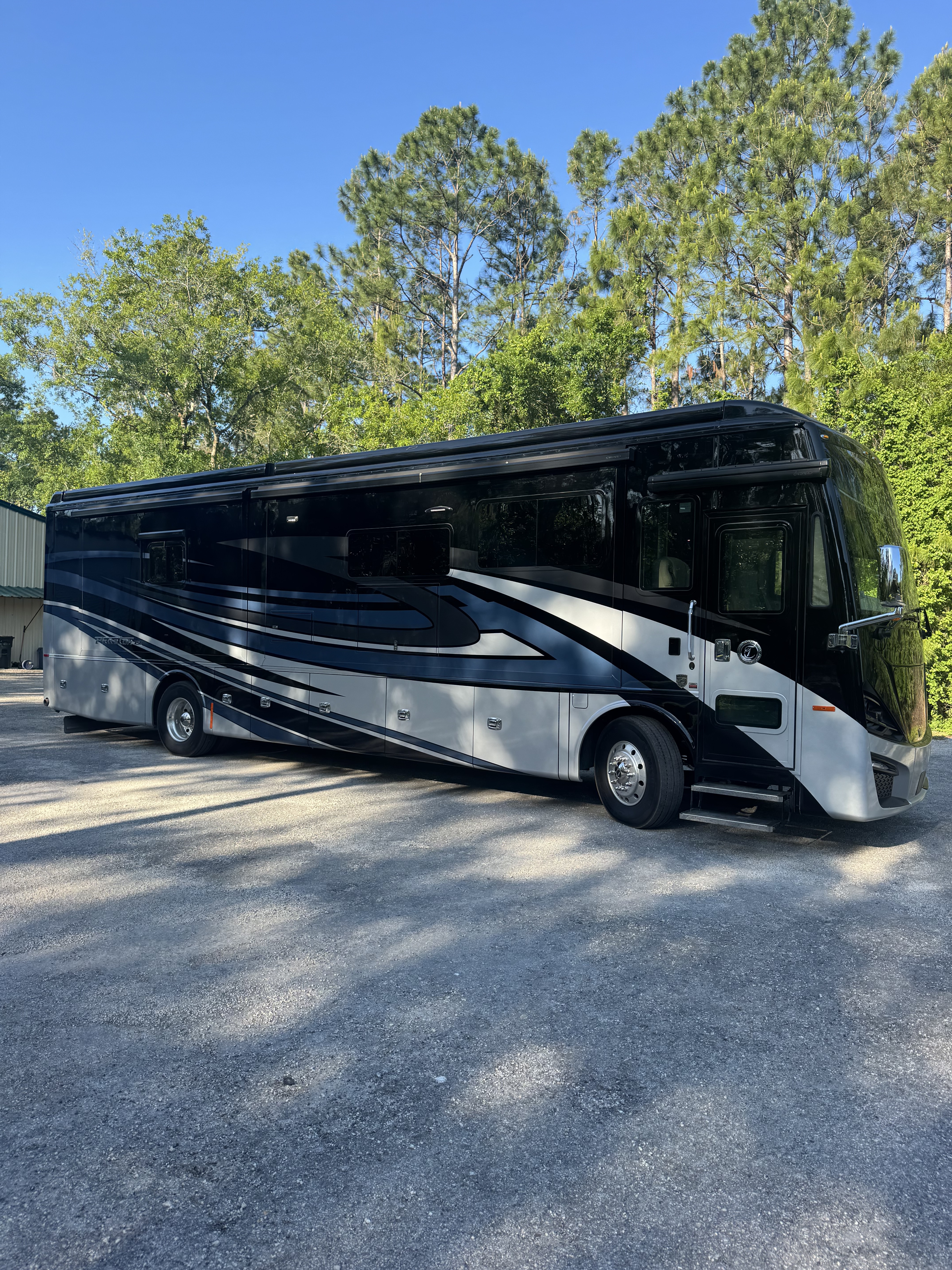 2023 Tiffin Motorhomes PHAETON 40 IH RV