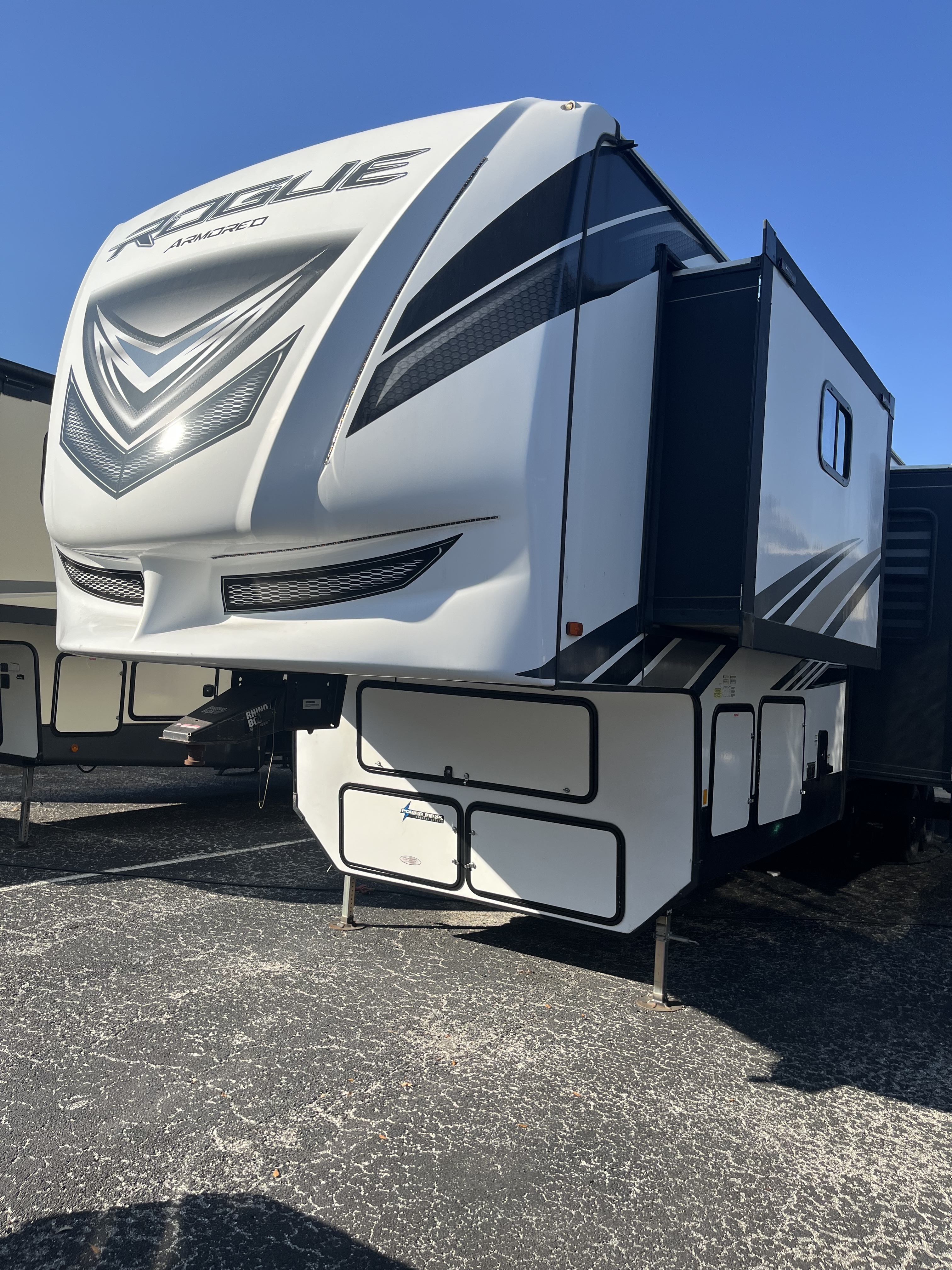 2021 Forest River VENGEANCE ROGUE ARMORED 311A13 in seminole FL