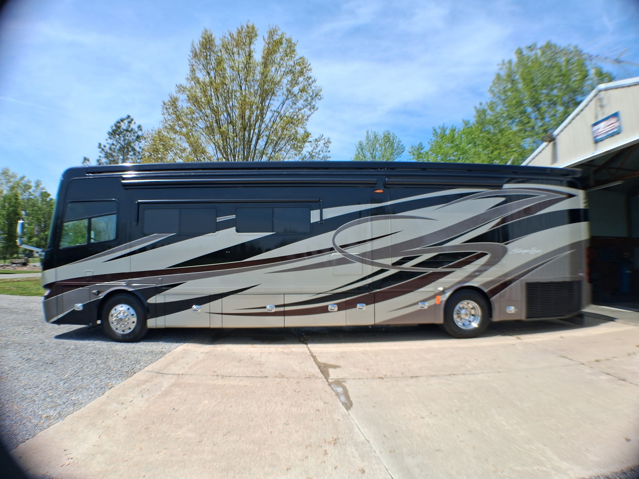 2012 Tiffin Motorhomes ALLEGRO BUS 40 QBP in marion IL