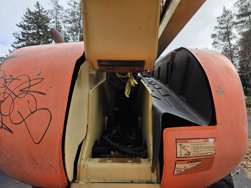 2005 JLG 600S