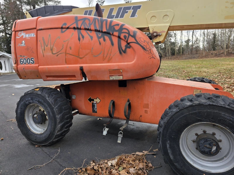 2005 JLG 600S