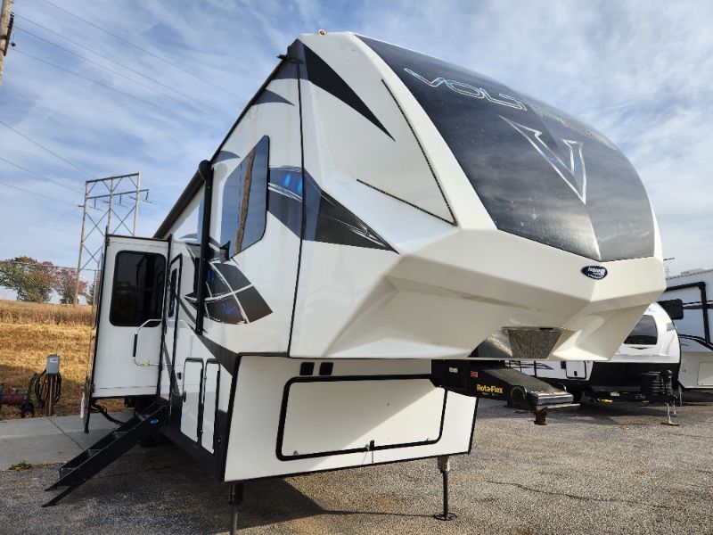 2019 Dutchmen Voltage V3615 in omaha NE