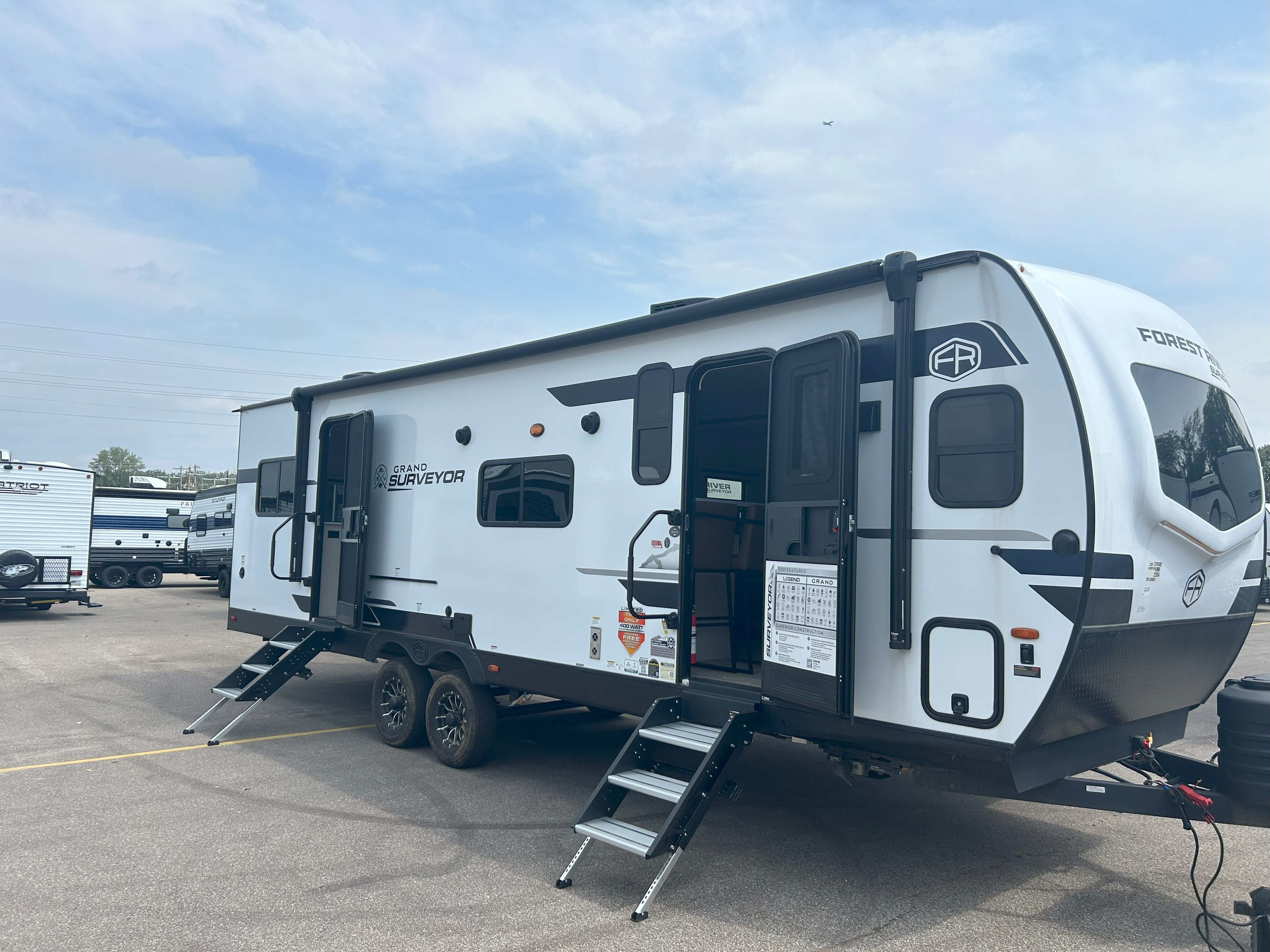 2025 Forest River Grand Surveyor 275FKBS in shakopee MN
