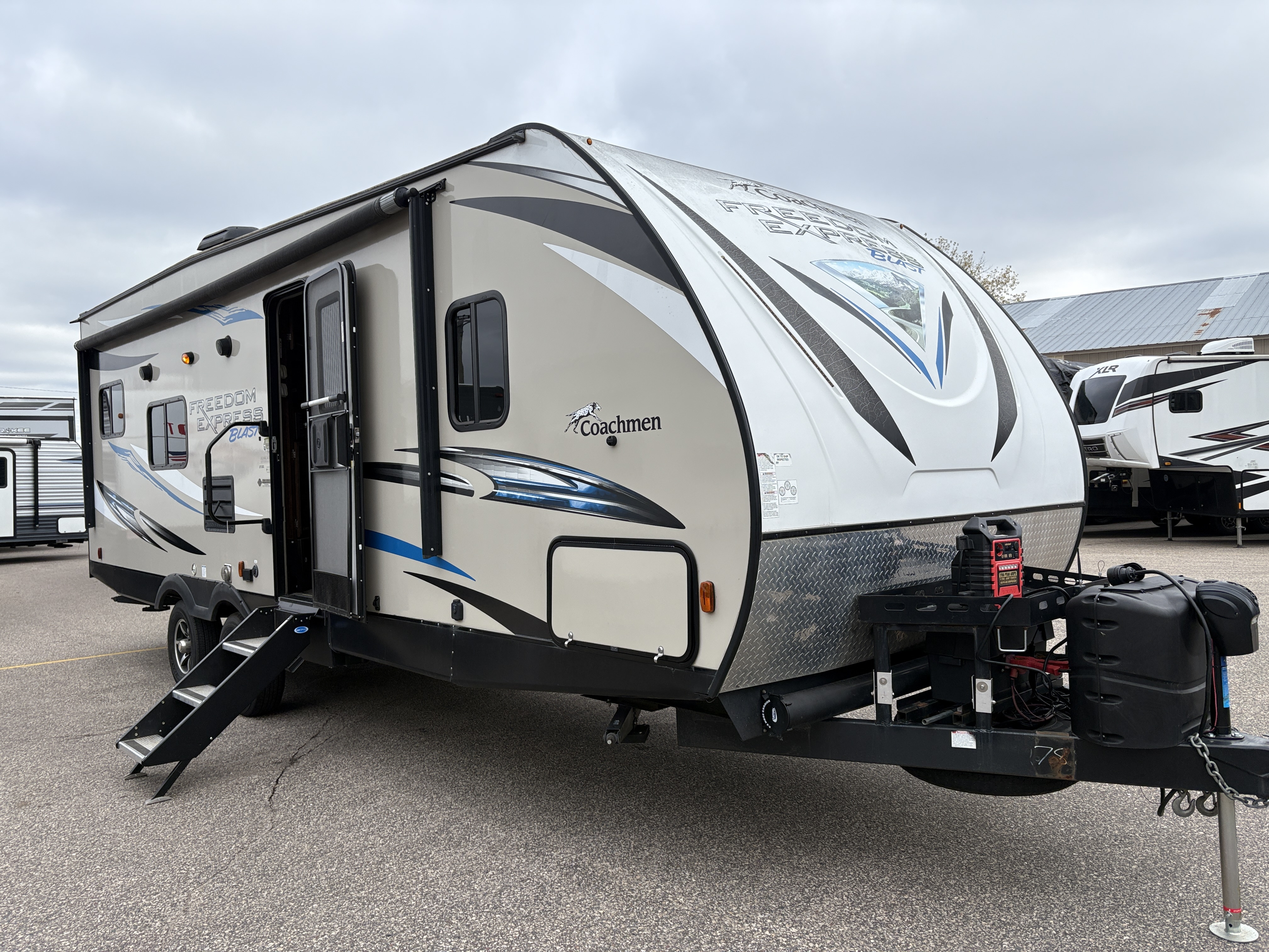 2017 Coachmen Freedom Express Blast 271BL Travel Trailer Toy Hauler RV