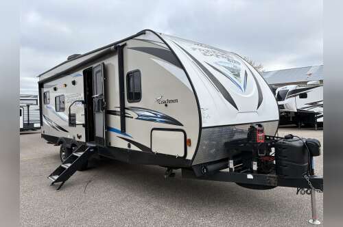 2017 Coachmen Freedom Express Blast 271BL in shakopee MN