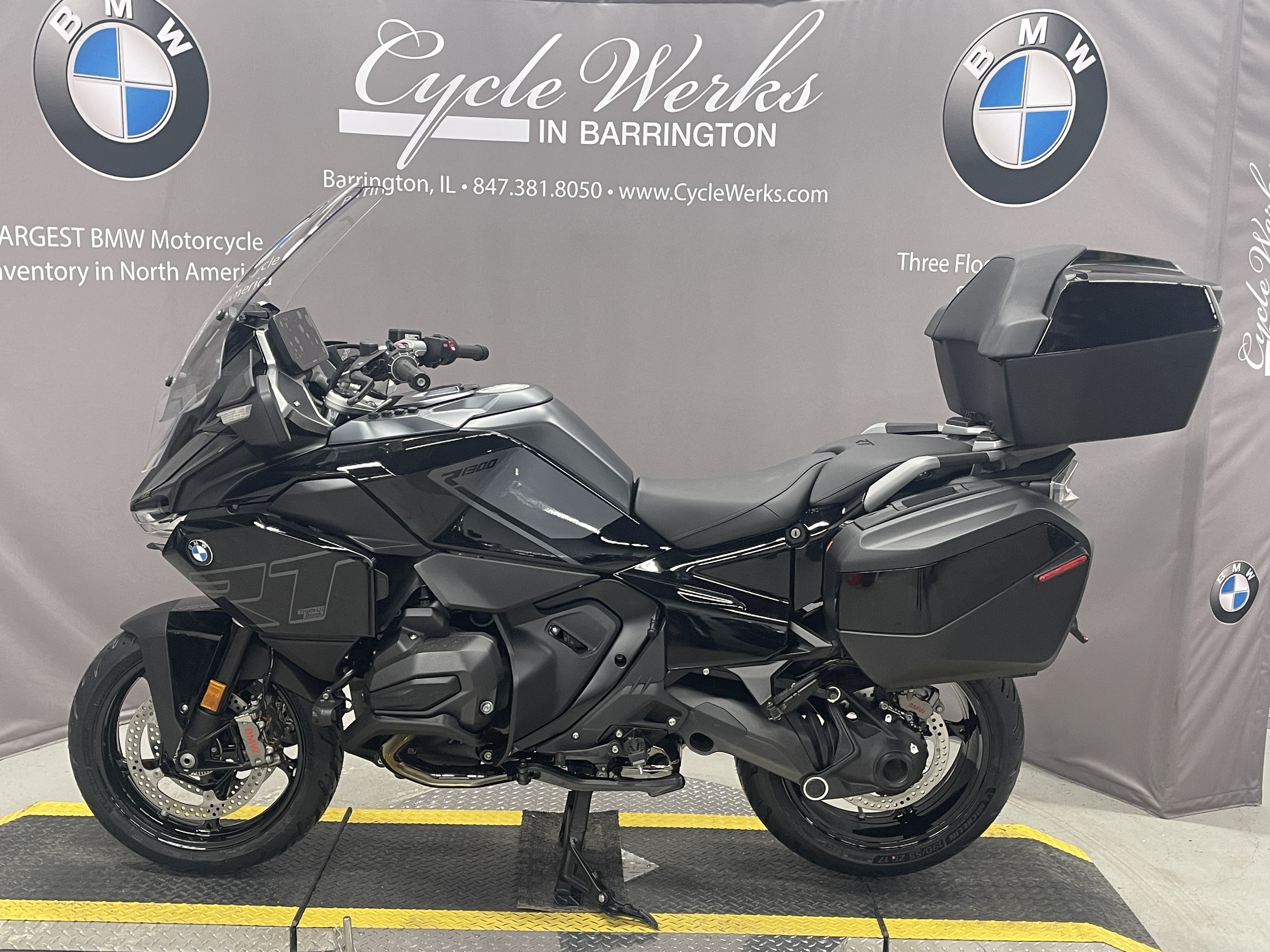 2026 BMW R 1300 RT in Barrington, IL