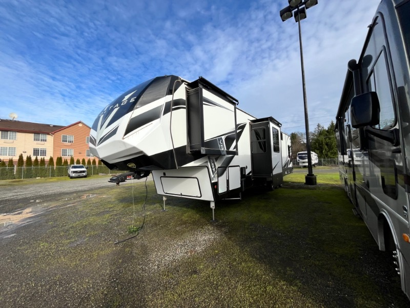 Dutchmen Voltage Triton 4191 Toy Haulers For Sale - RV Trader