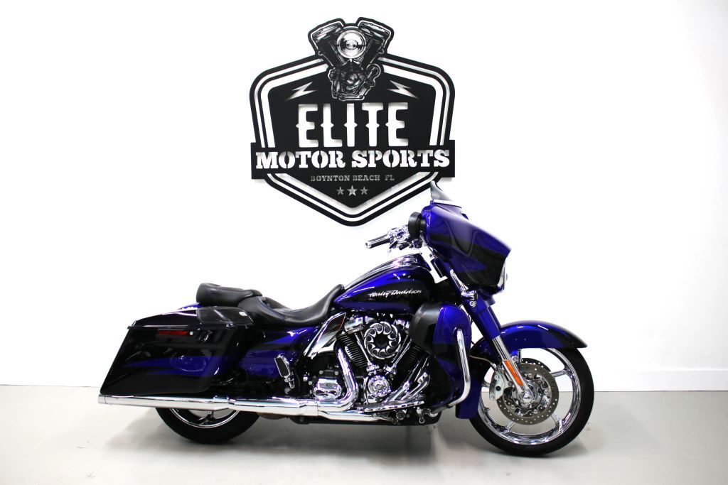 2017 Harley Davidson Street Glide CVO FLHXSE Screamin Eagle FLHXSE in Boynton Beach, FL