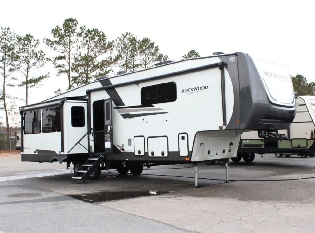 Forest River,keystone,thor Motor Coach Rockwood Signature Fifth