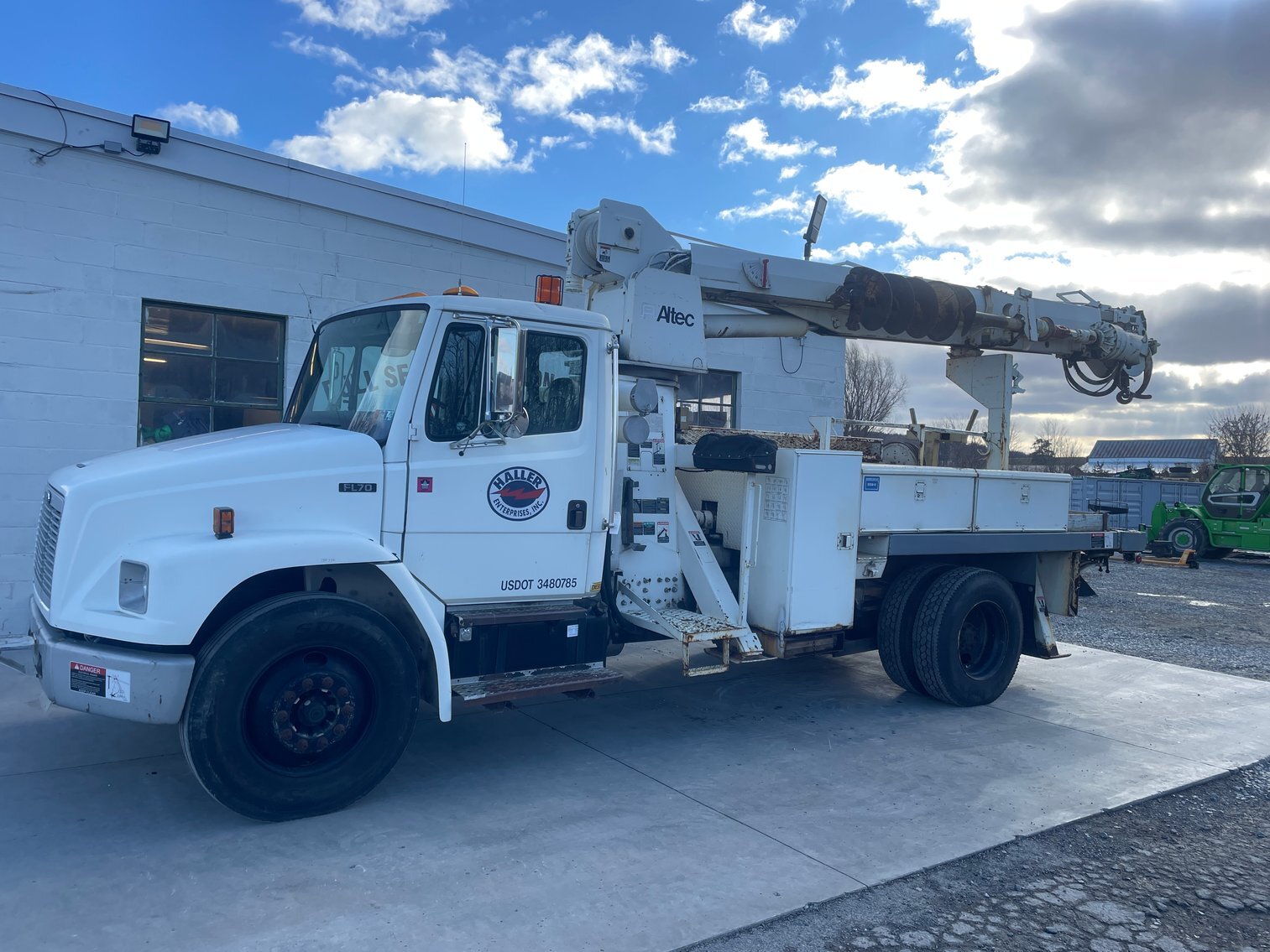 2001 FREIGHTLINER FL70 in Warrington, PA