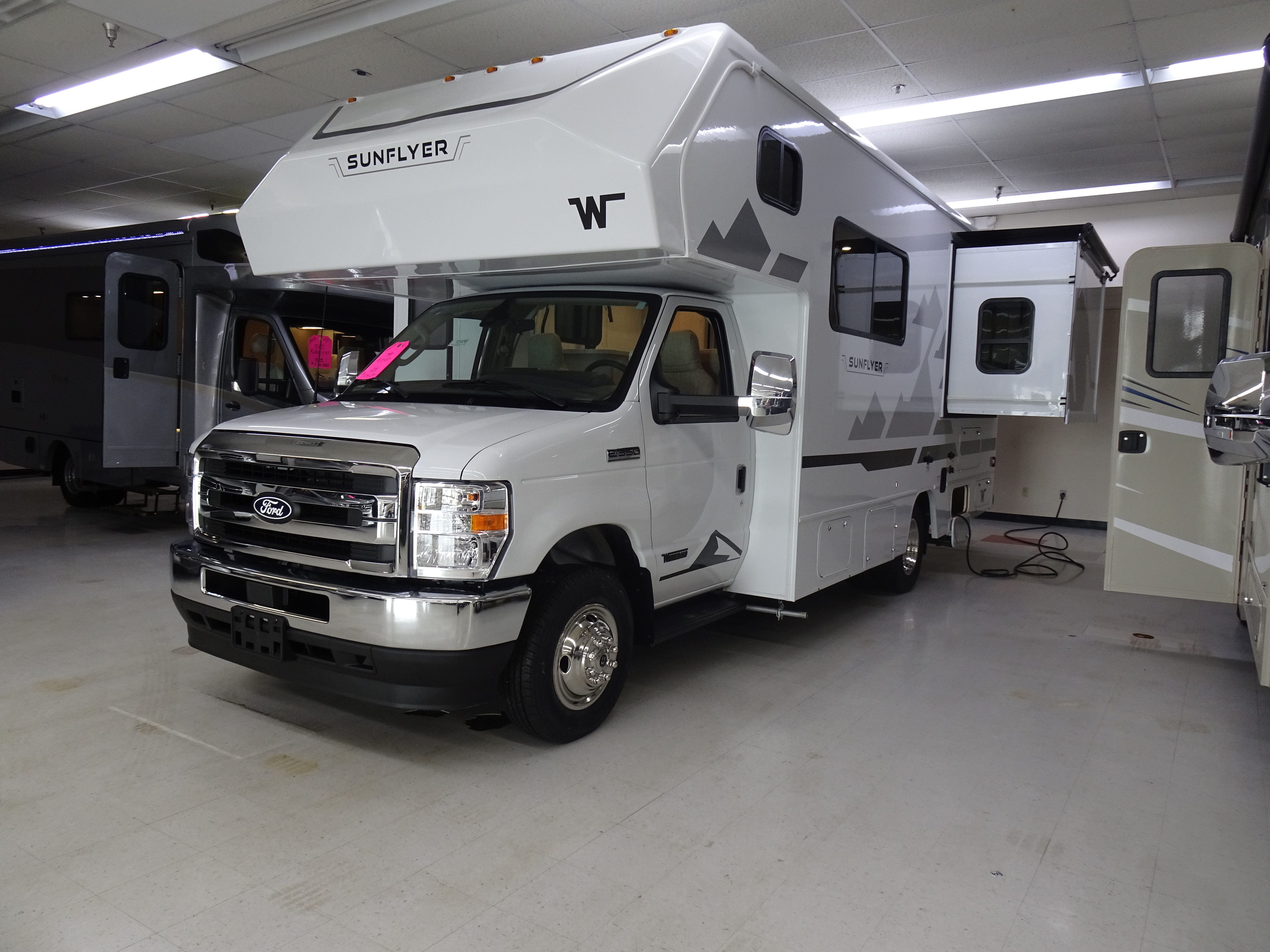 2027 Winnebago SUNFLYER 22RS in auburn IN