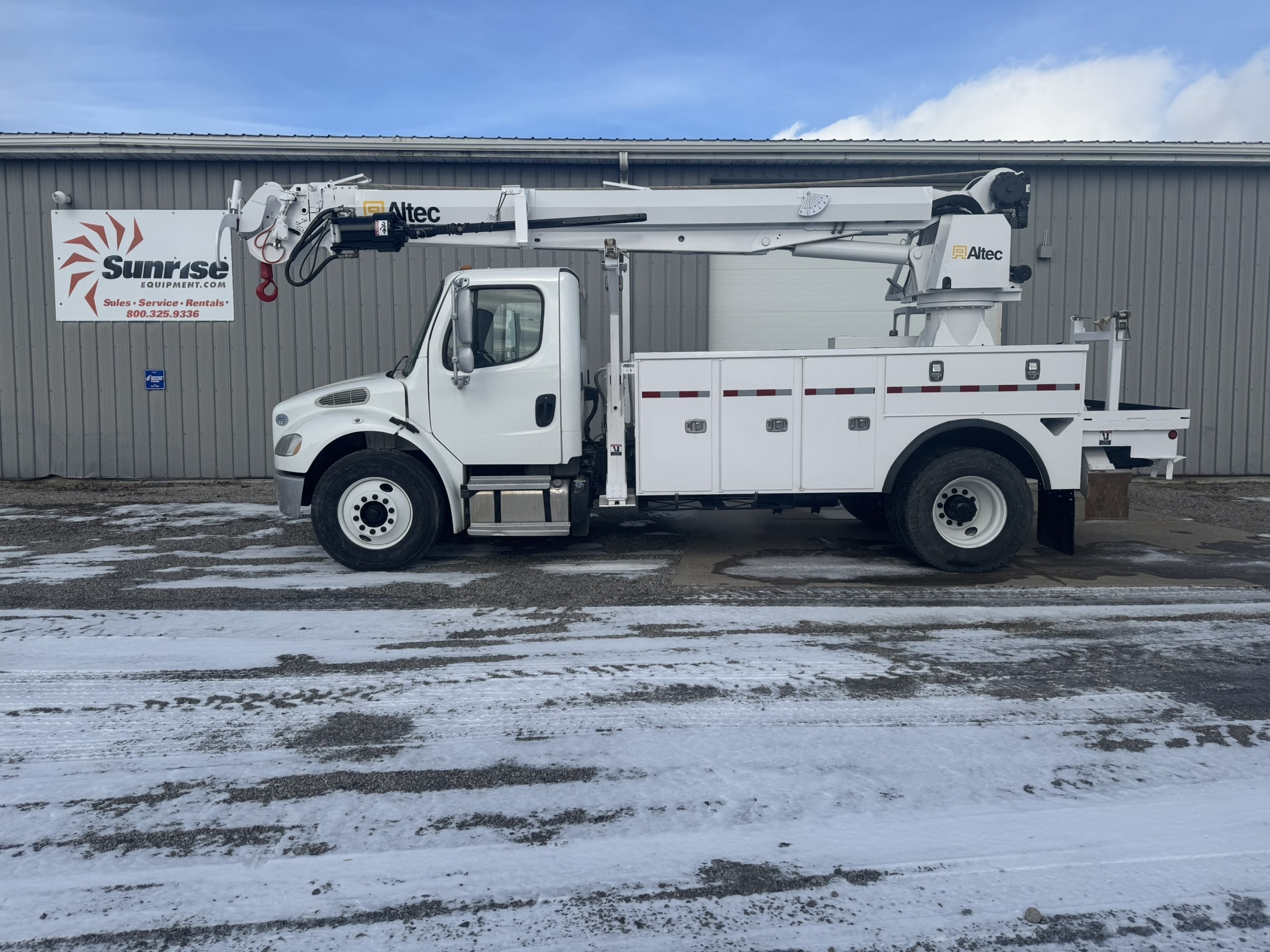 2016 FREIGHTLINER BUSINESS CLASS M2 106 in Canton, OH