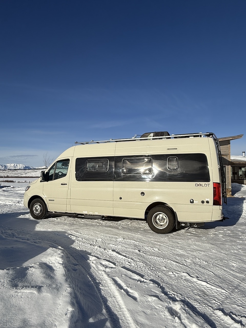 2020 Winnebago BOLDT 70KL RV