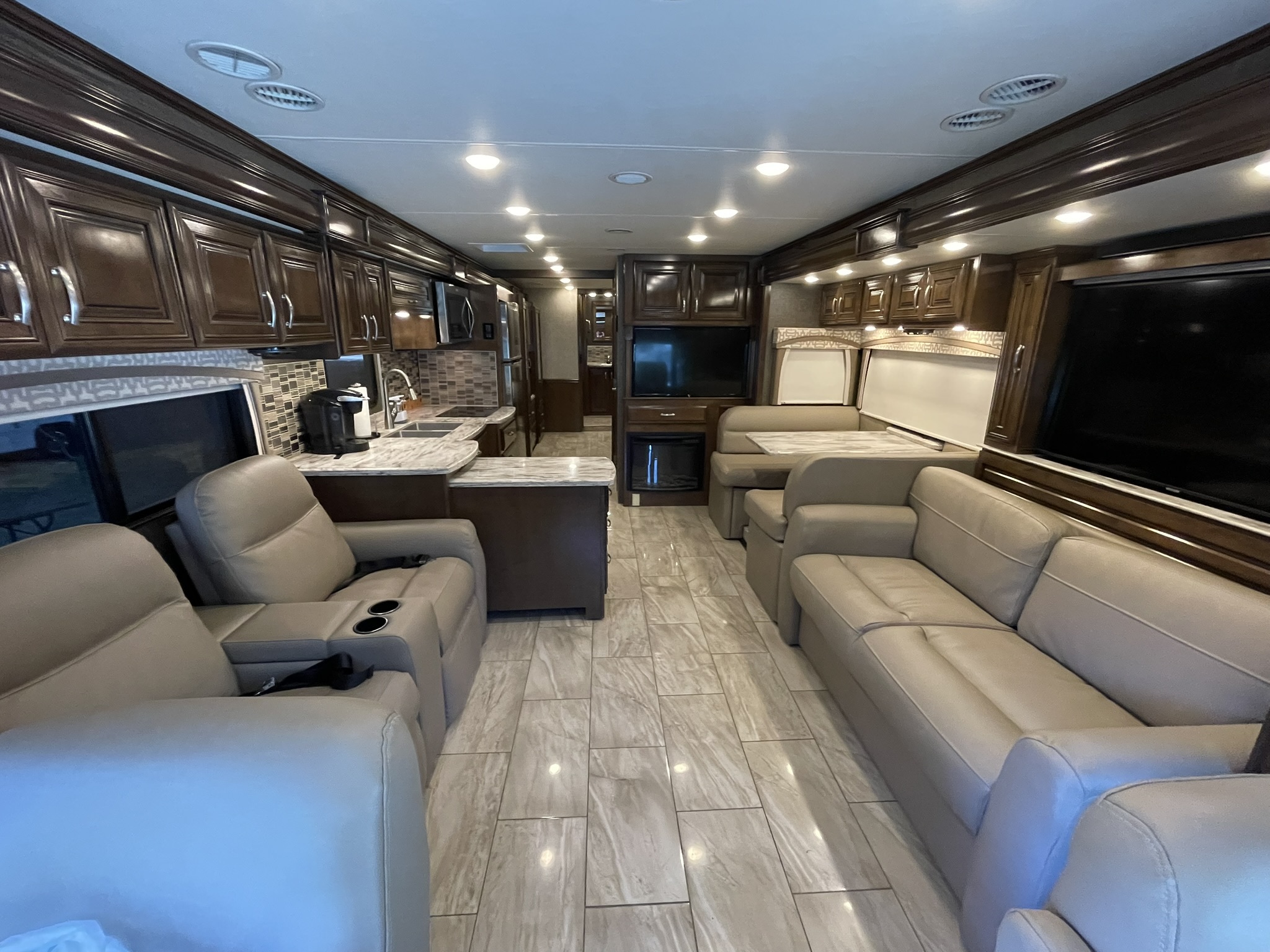 2017 Thor Motor Coach ARIA 3901 in murrieta CA