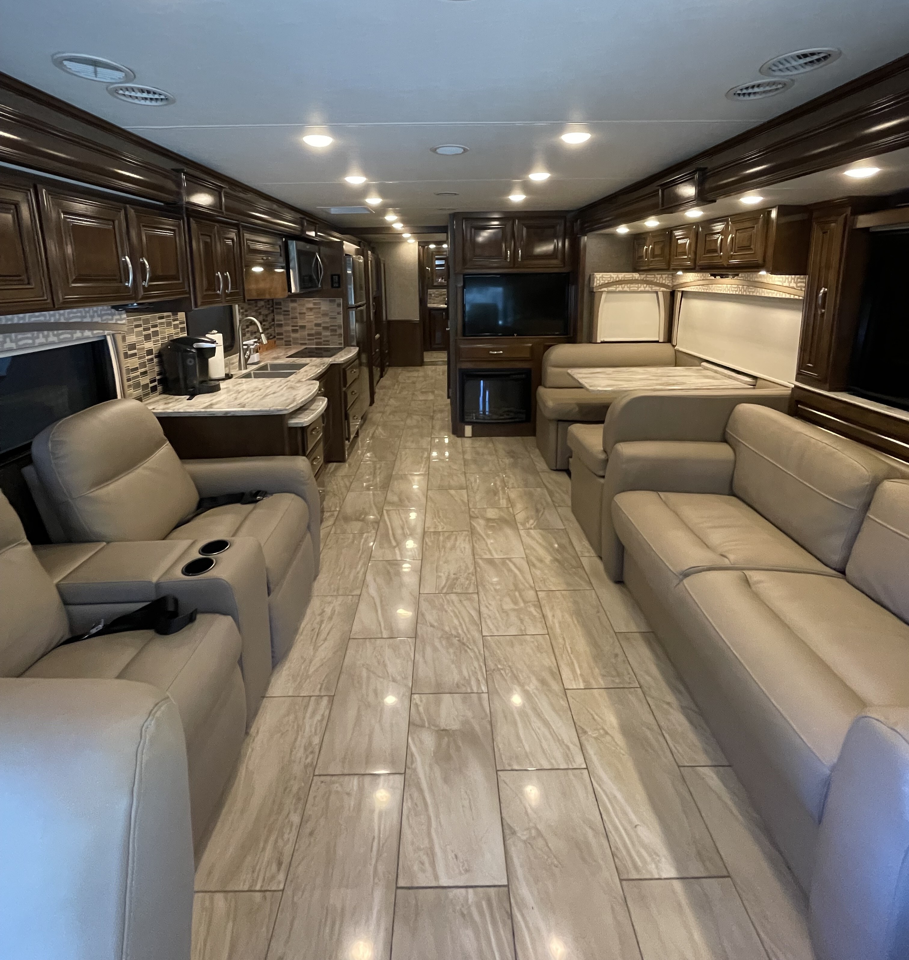 2017 Thor Motor Coach ARIA 3901 in murrieta CA