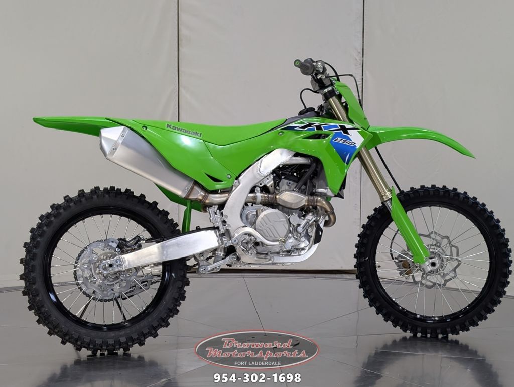 New 2024 Kawasaki Ninja ZX™-6R Pearl Robotic White/metallic Gray