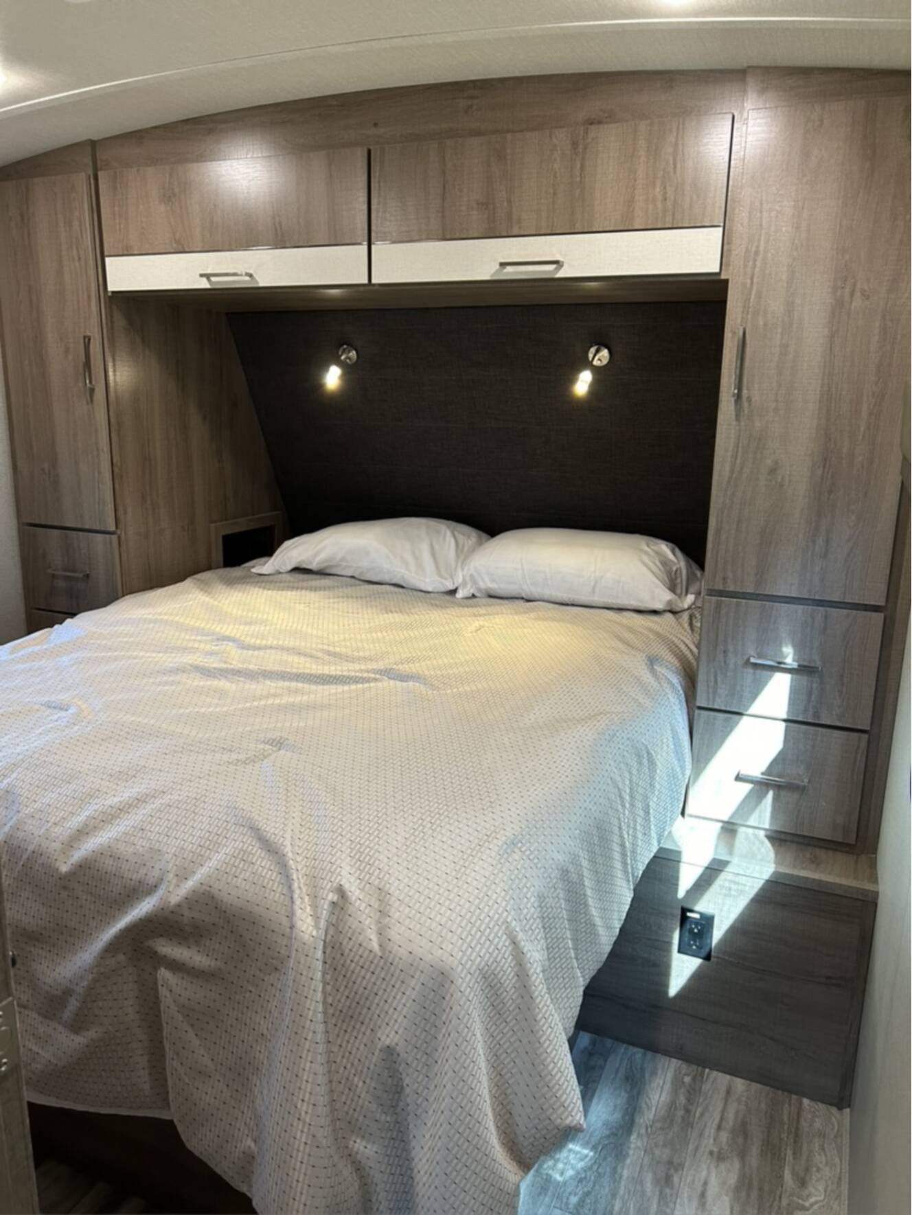 A photo of this 2022 Grand Design IMAGINE 2970RL