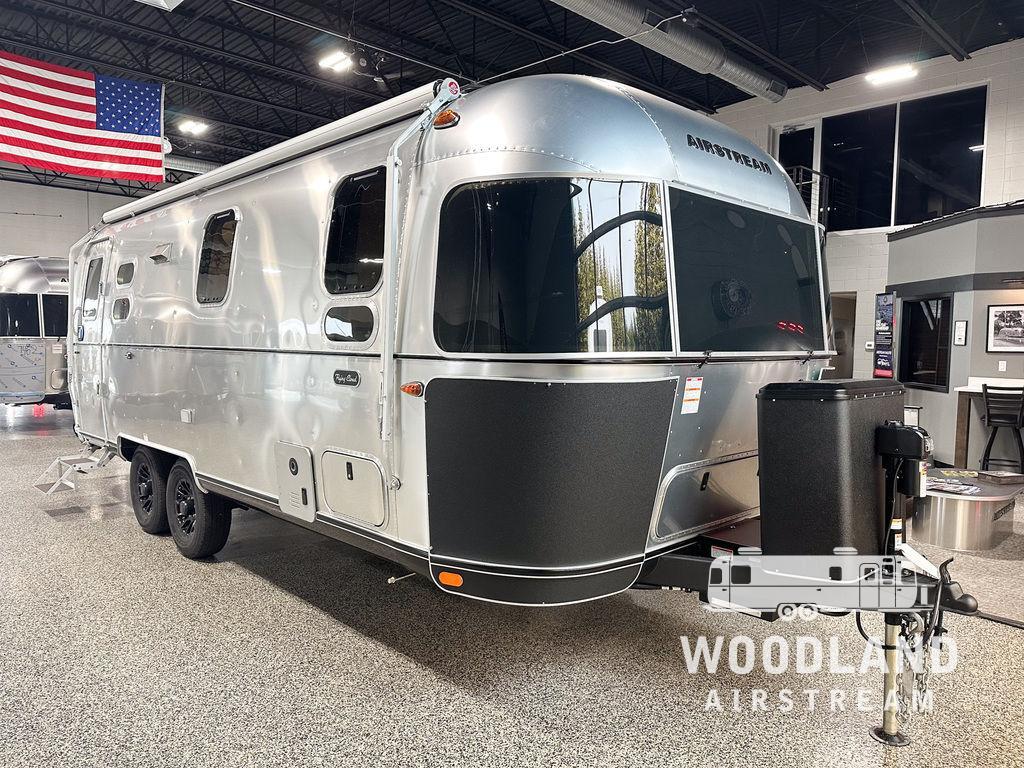 2026 Airstream Flying Cloud Midnight Flamingo 25FB Twin in grand rapids MI