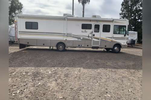 2001 Fleetwood BOUNDER 33C in cameron park CA