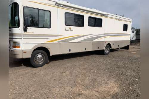 2001 Fleetwood BOUNDER 33C in cameron park CA