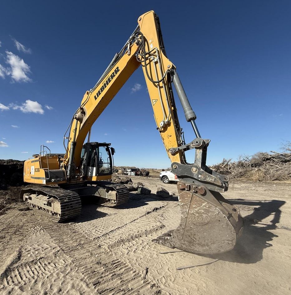 2015 LIEBHERR R936 LC in Sioux Falls, SD