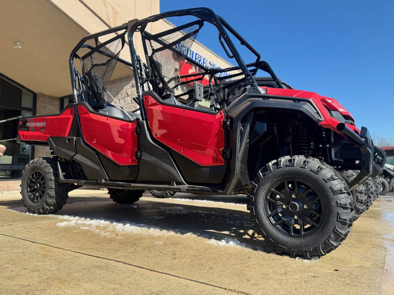 A photo of this 2025 Honda Pioneer 1000-6 Deluxe Crew