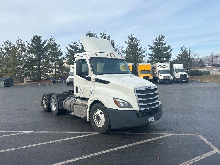2019 FREIGHTLINER CASCADIA 126 in Louisville, KY