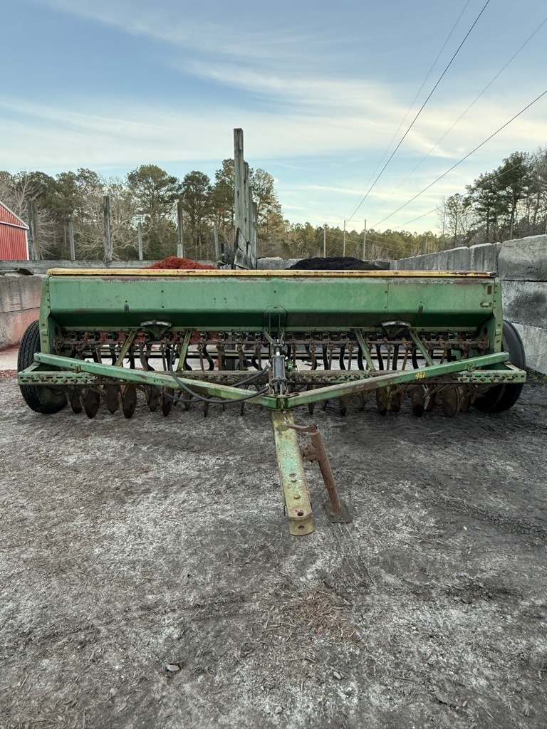 JOHN DEERE 8300 Grain Drill in Accomac, VA