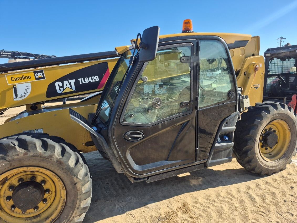 2017 CATERPILLAR Caterpillar Telehandler in Weddington, NC