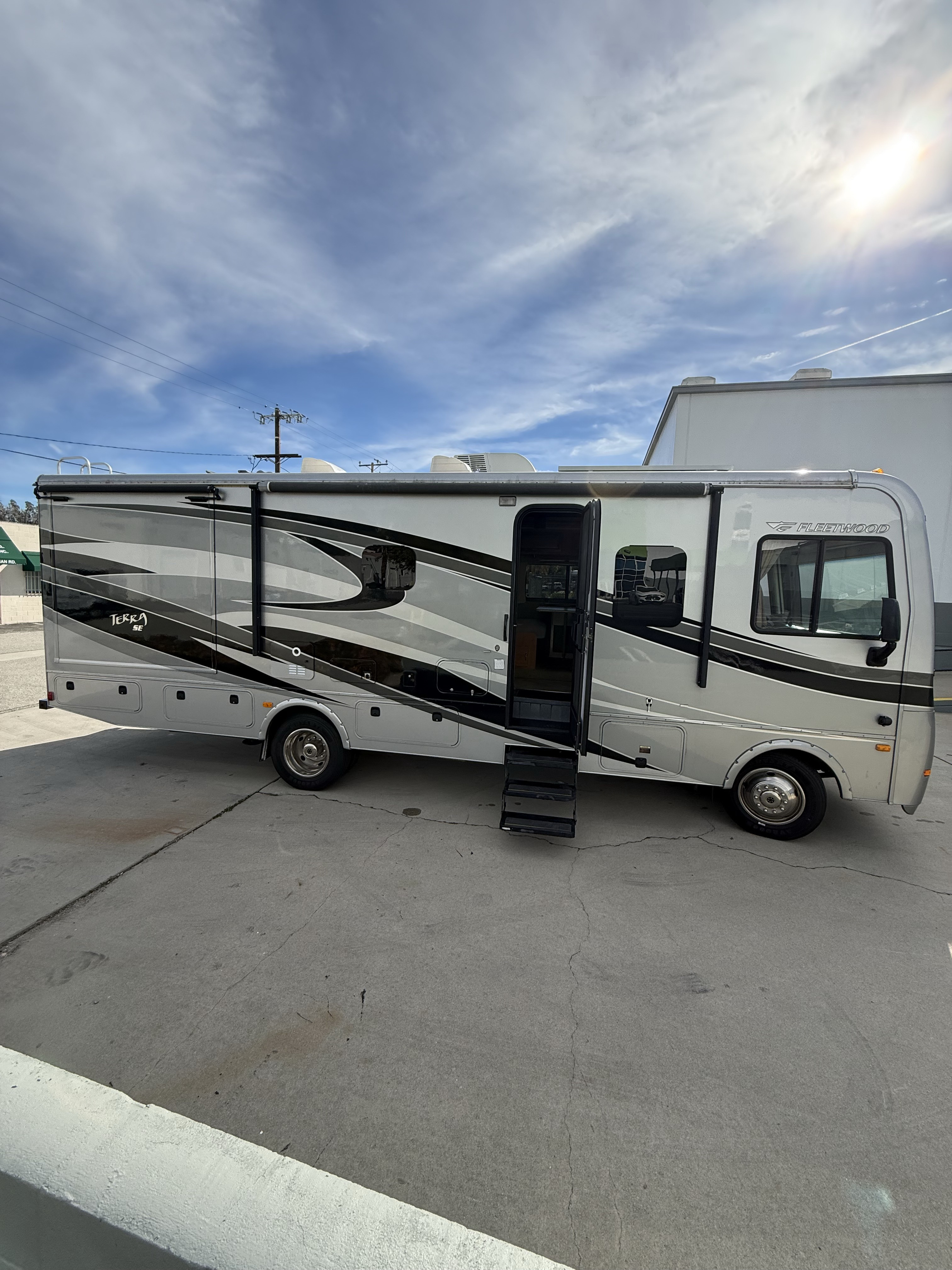 2015 Fleetwood TERRA SE 31E in calabasas CA