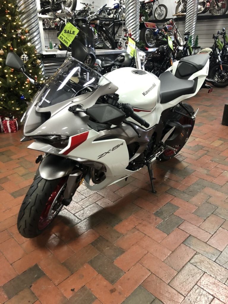 New 2024 Kawasaki Ninja® Zx -6R Pearl Robotic White/metallic Graph