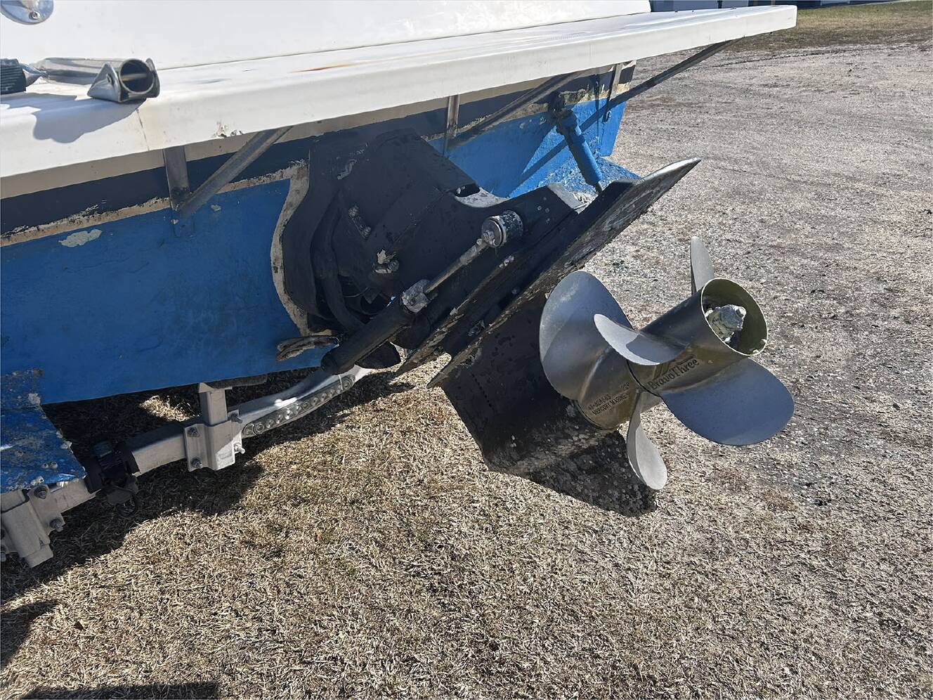 A photo of this 2000 Skipjack 262