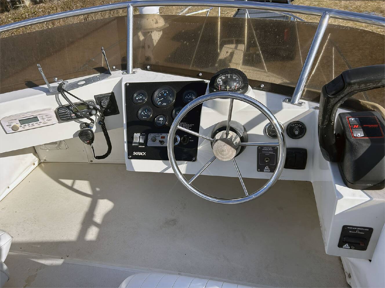 A photo of this 2000 Skipjack 262