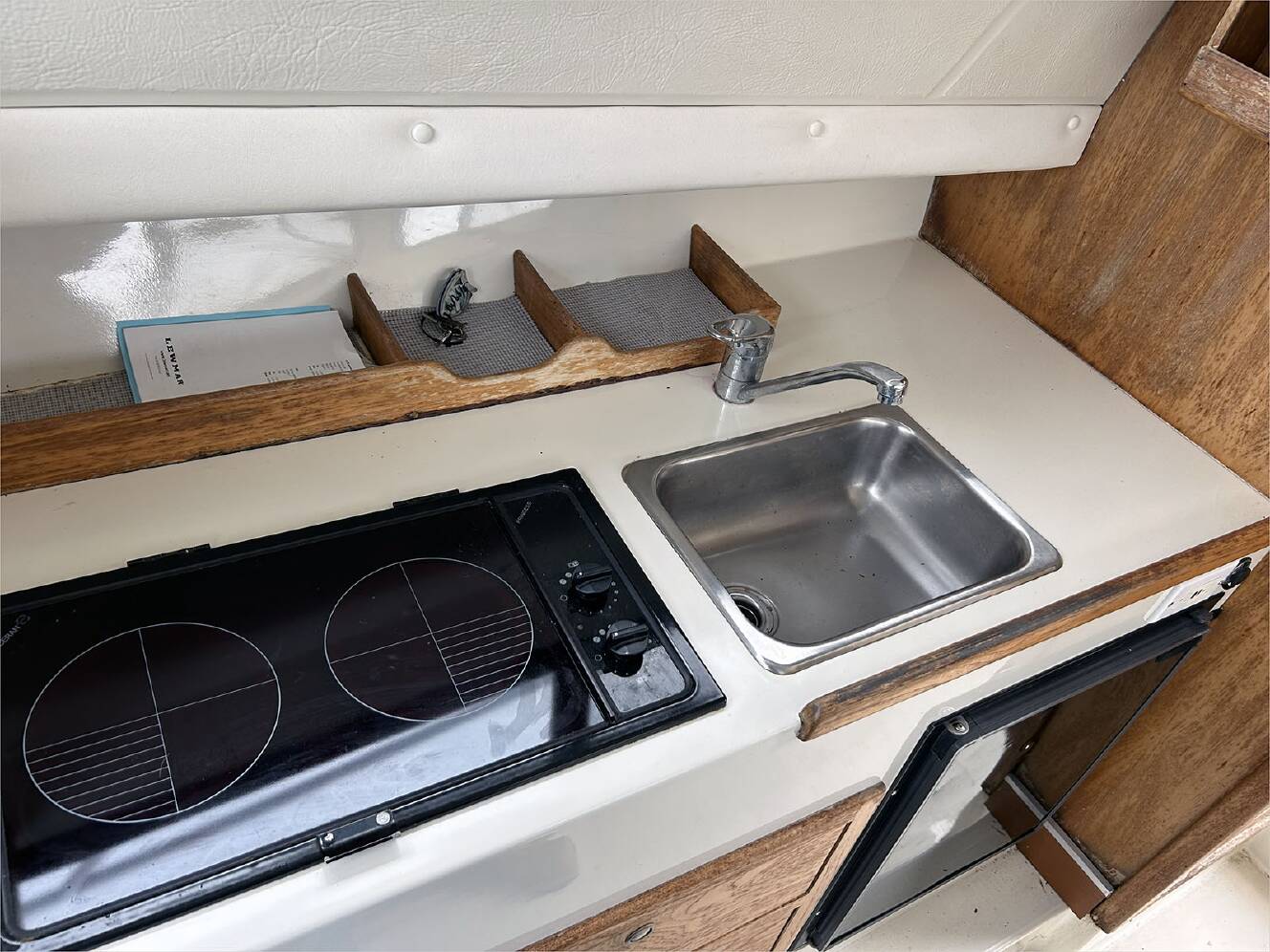 A photo of this 2000 Skipjack 262