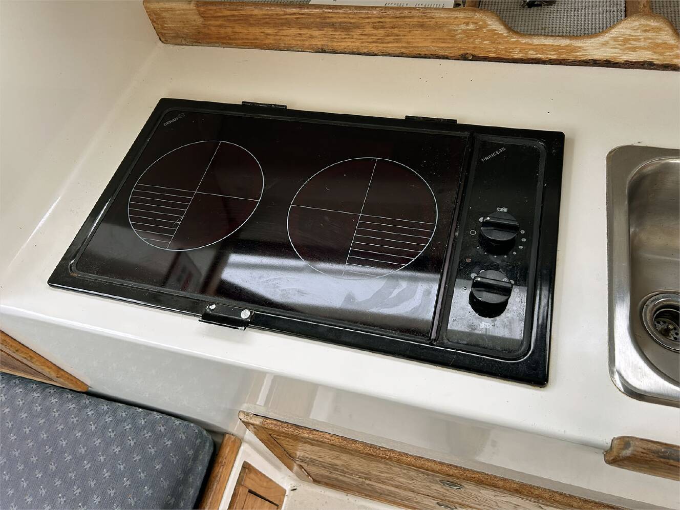 A photo of this 2000 Skipjack 262