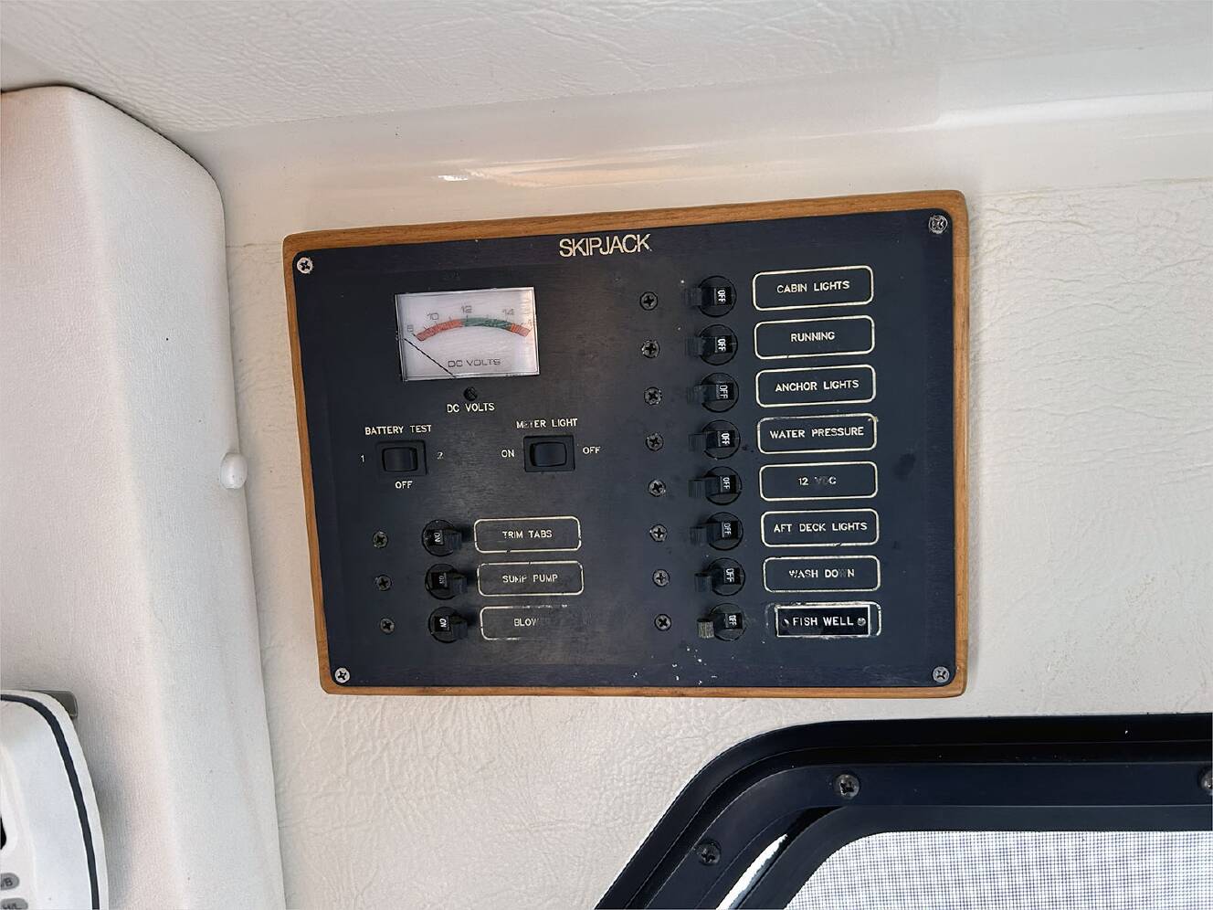 A photo of this 2000 Skipjack 262