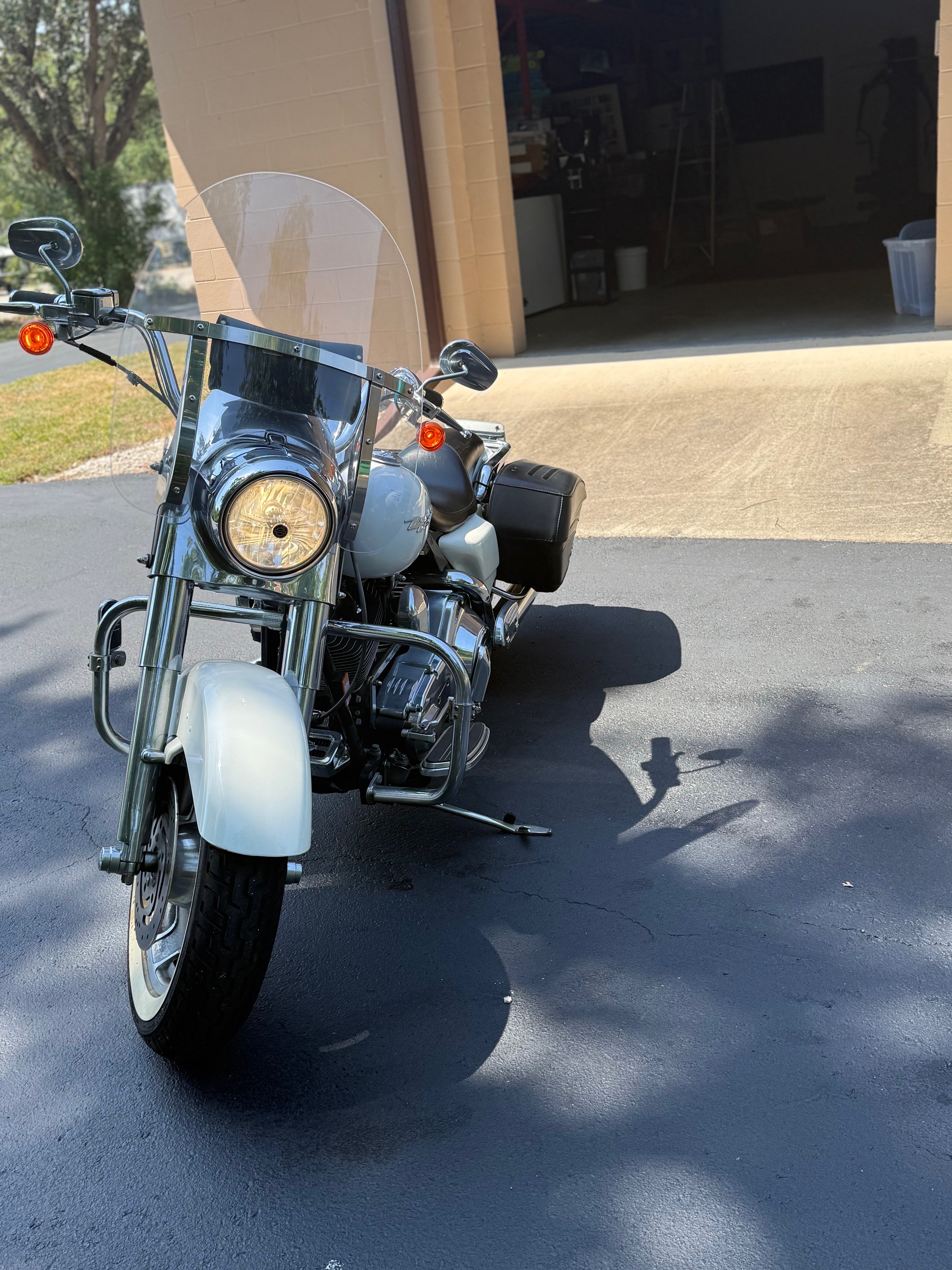 2005 Harley-Davidson ROAD KING CLASSIC in new smyrna beach FL
