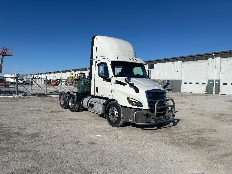 2021 FREIGHTLINER CASCADIA 116 in Sturtevant, WI