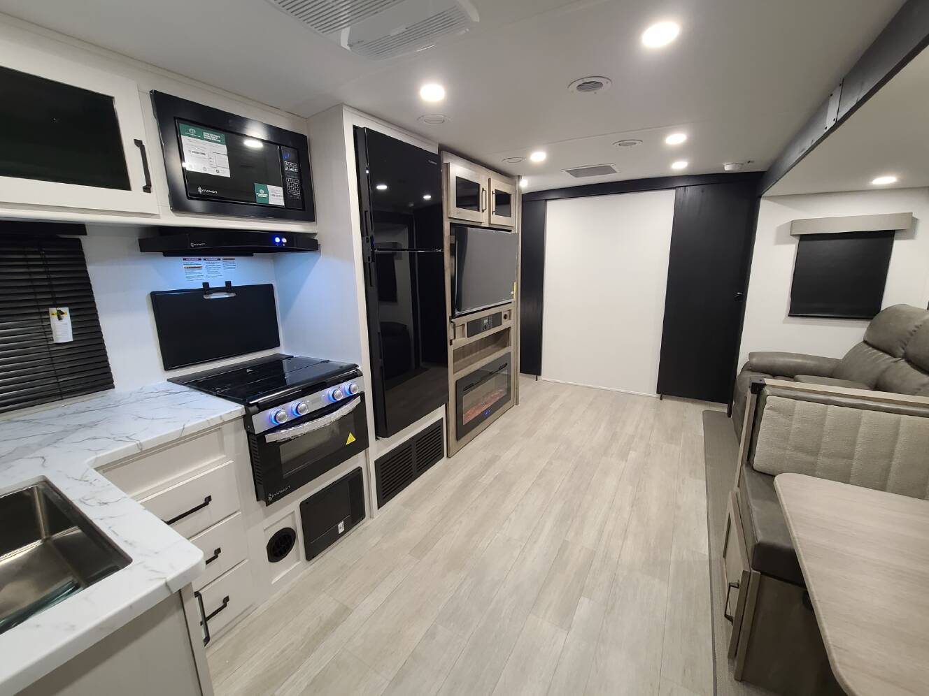 A photo of this 2026 Palomino Solaire 3150TBSS