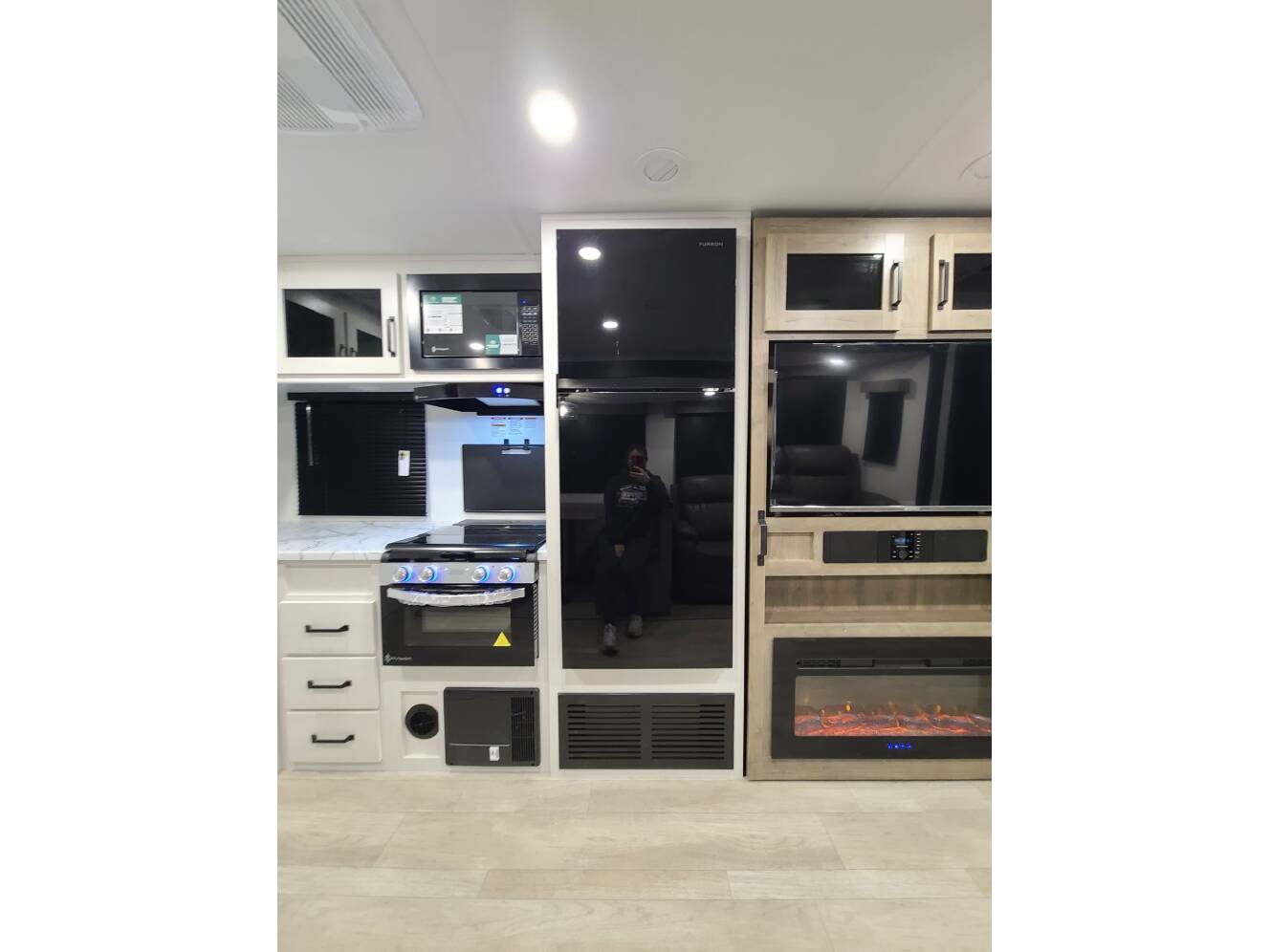 A photo of this 2026 Palomino Solaire 3150TBSS