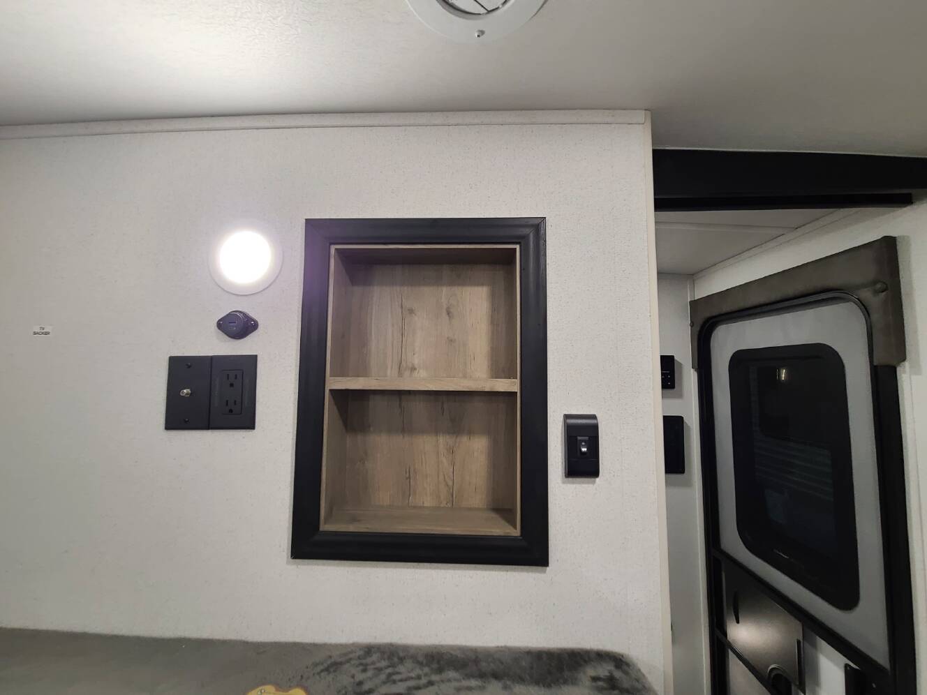 A photo of this 2026 Palomino Solaire 3150TBSS