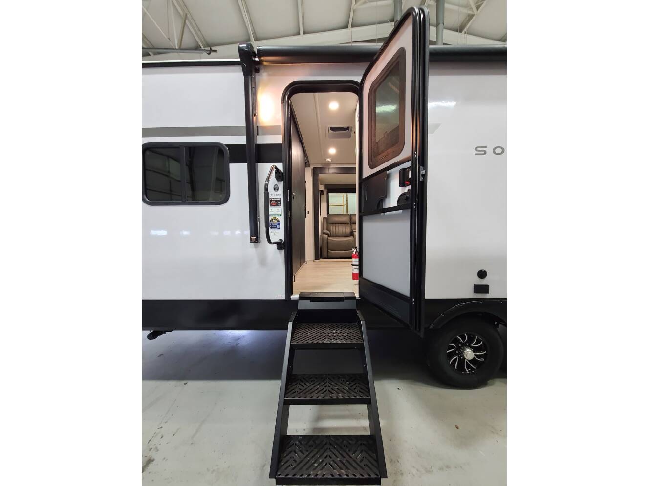 A photo of this 2026 Palomino Solaire 3150TBSS