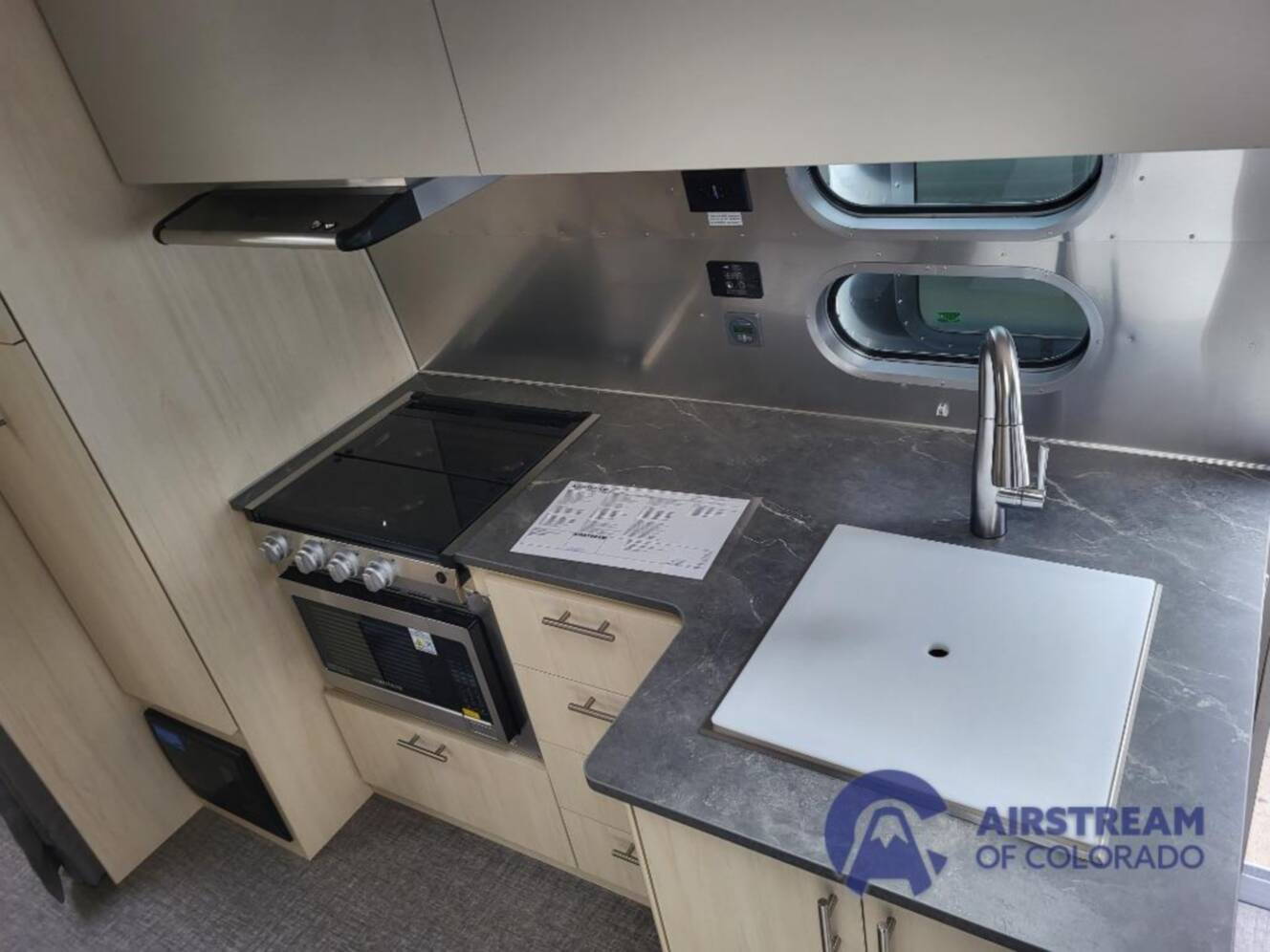 A photo of this 2026 Airstream Flying Cloud 27FB Queen Hatch