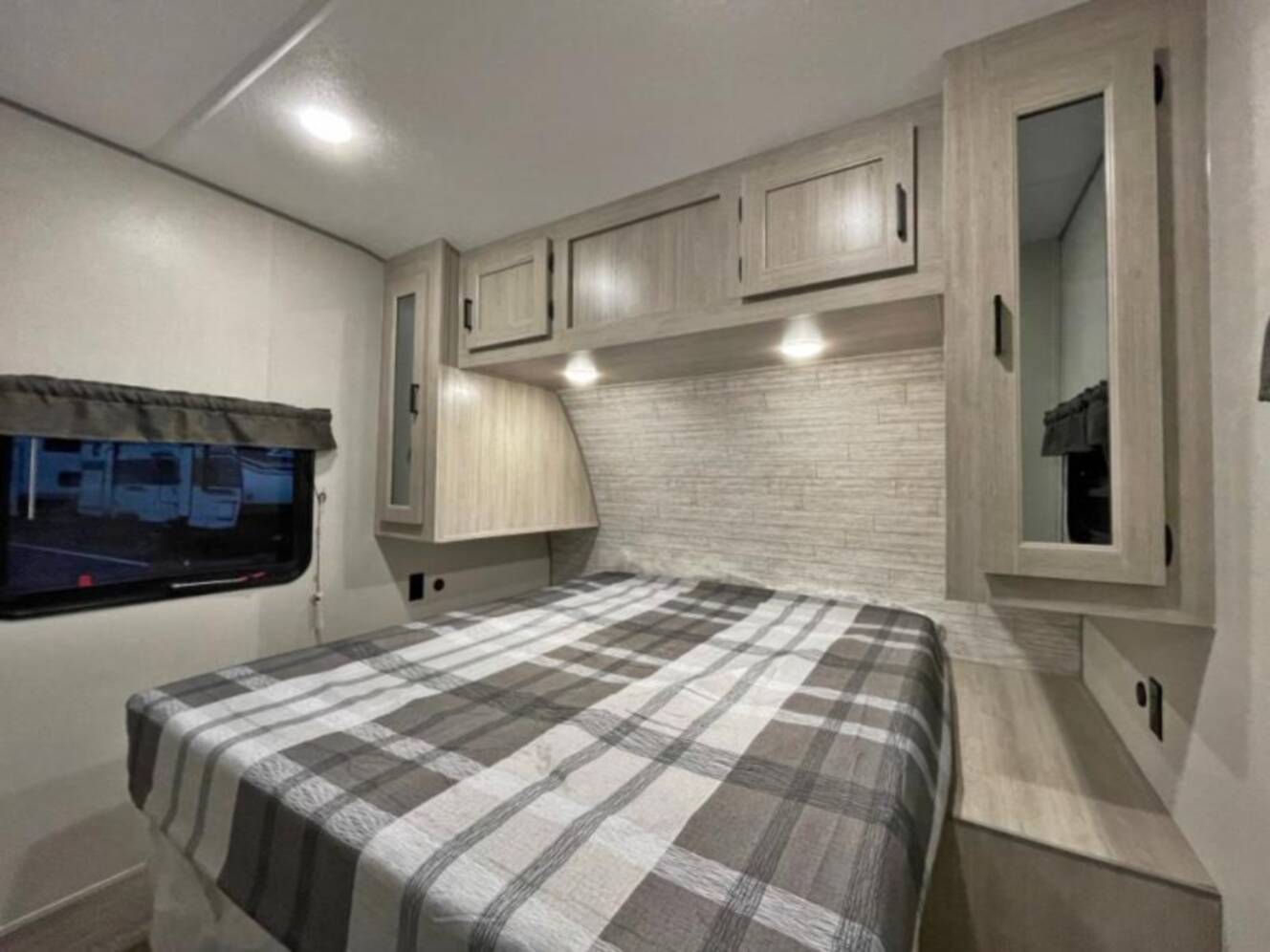 A photo of this 2026 Coachmen Rv Catalina Legacy Edition 293QBCK