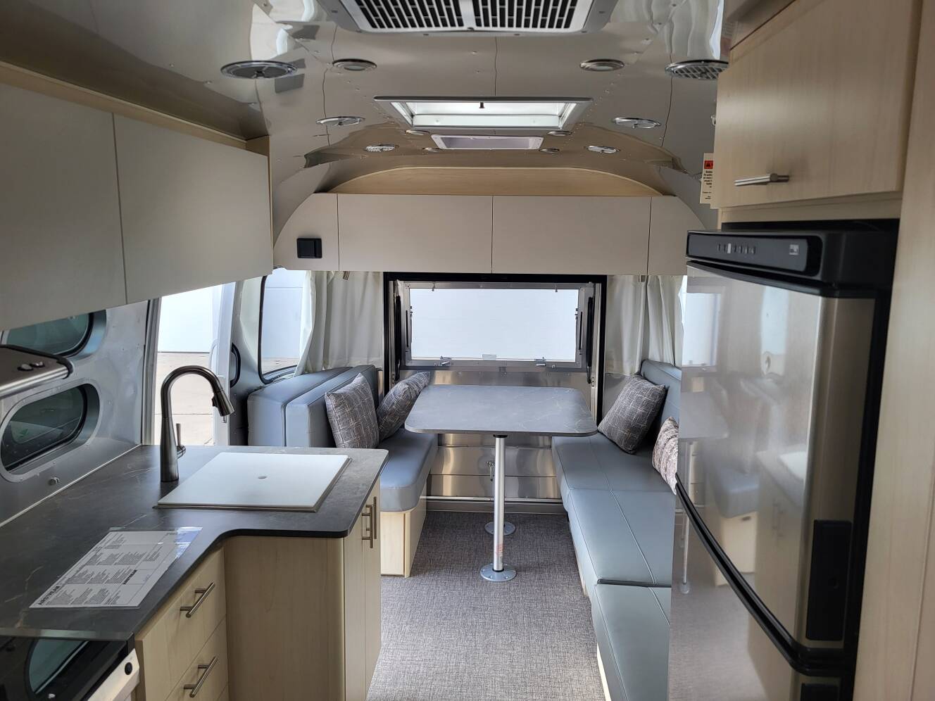 A photo of this 2026 Airstream Flying Cloud 27FB Queen Hatch